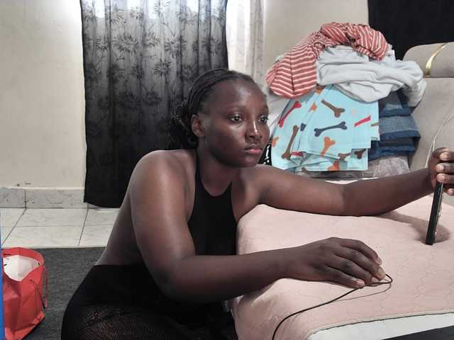 Sexyshanty live cam on BongaCams
