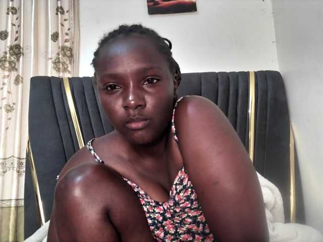 Sexyshanty live cam on BongaCams