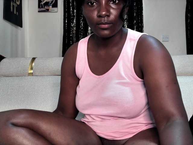 Sexyshanty live cam on BongaCams