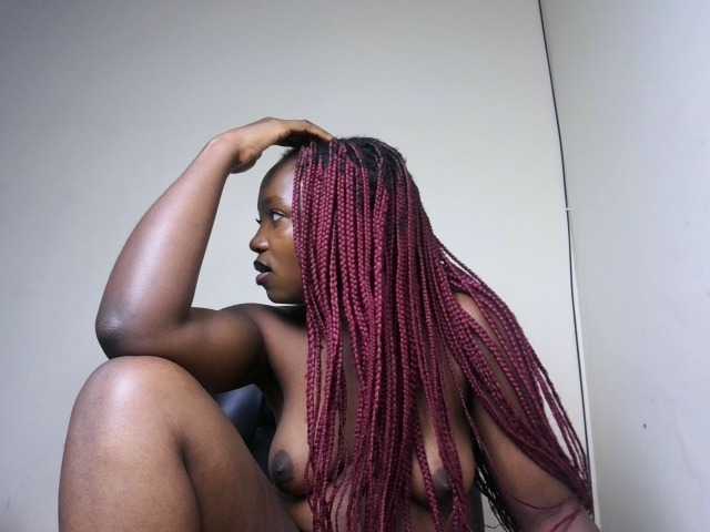 Sexyshanty live cam on BongaCams