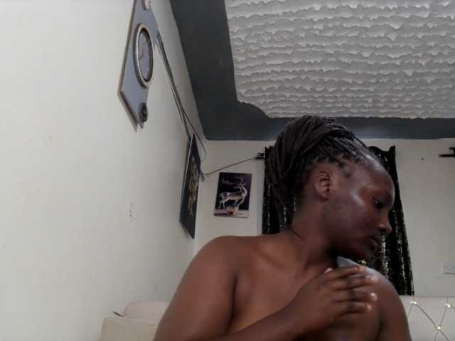Sexyshanty live cam on BongaCams