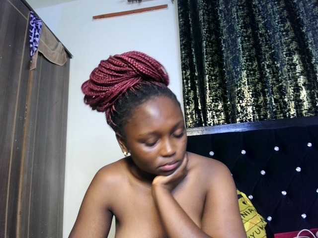 Sexyshanty live cam on BongaCams
