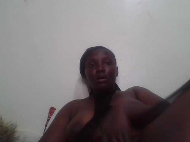 Sexyshanty live cam on BongaCams