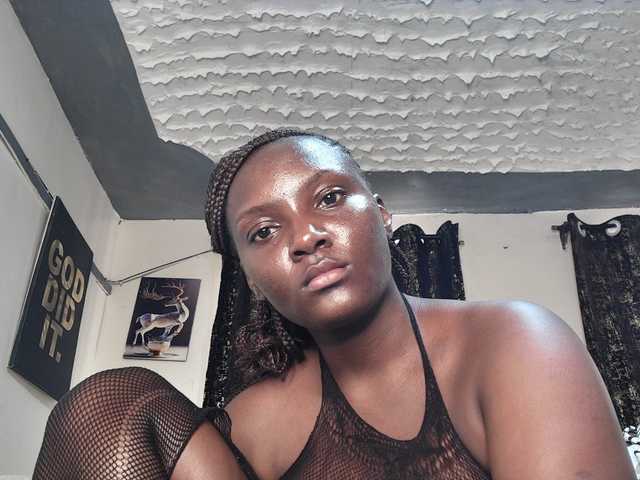 Sexyshanty live cam on BongaCams