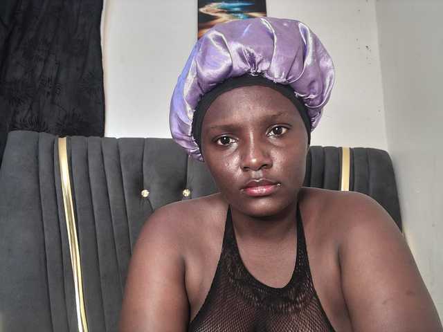 Sexyshanty live cam on BongaCams