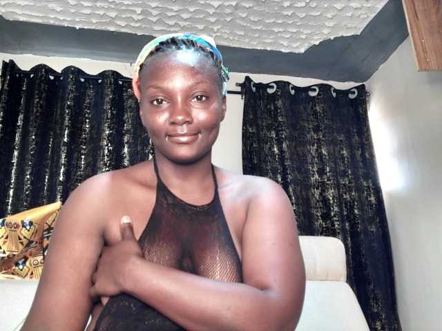 Sexyshanty live cam on BongaCams