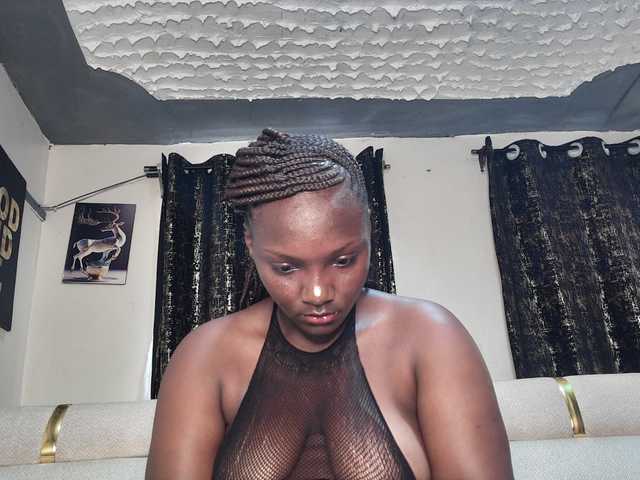 Sexyshanty live cam on BongaCams