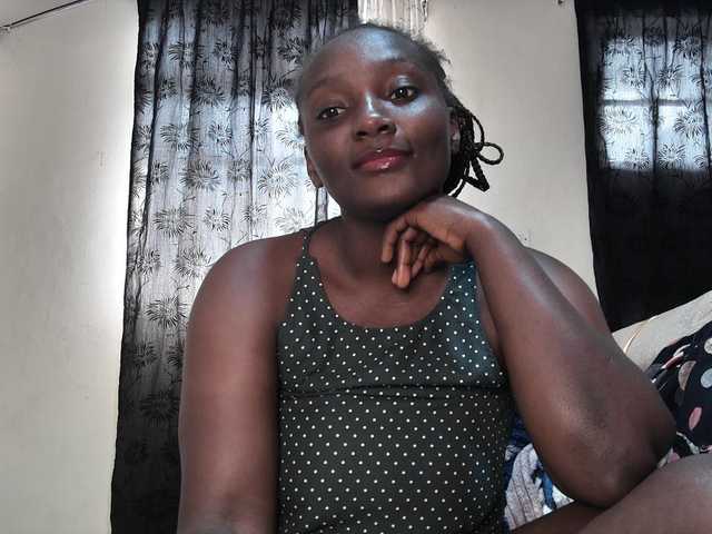 Sexyshanty live cam on BongaCams