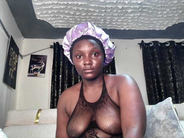 Sexyshanty live cam on BongaCams