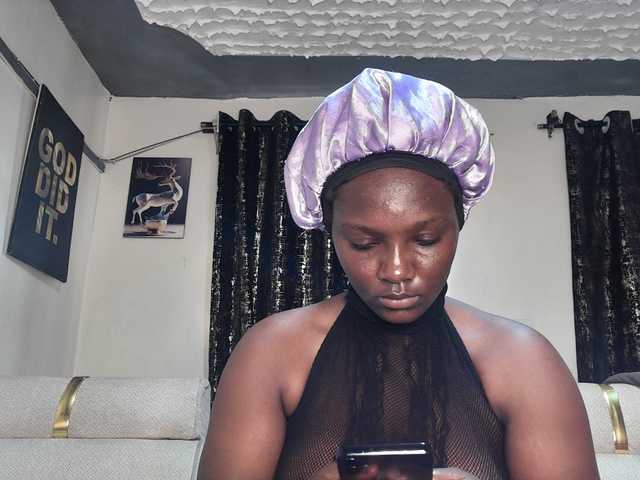 Sexyshanty live cam on BongaCams