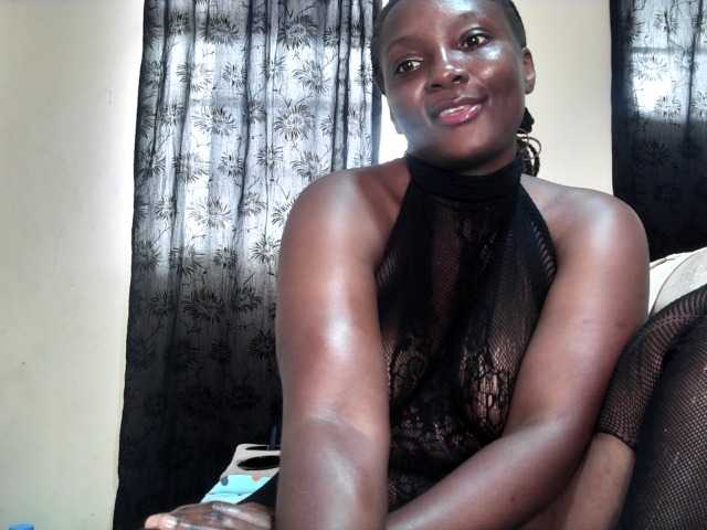 Sexyshanty live cam on BongaCams