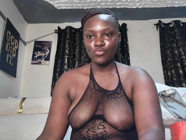 Sexyshanty live cam on BongaCams