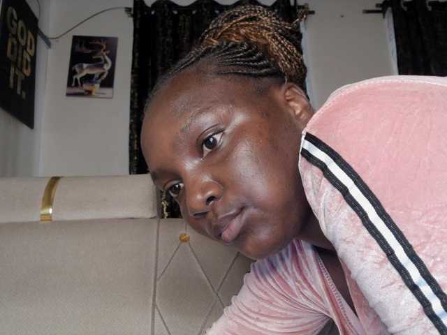 Sexyshanty live cam on BongaCams