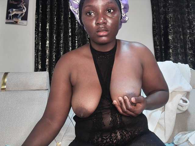 Sexyshanty live cam on BongaCams