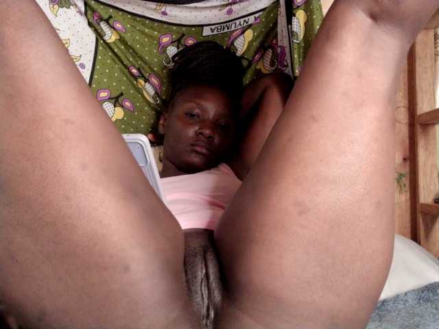 Sexyshanty live cam on BongaCams