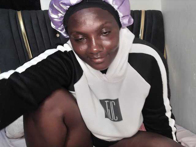 Sexyshanty live cam on BongaCams