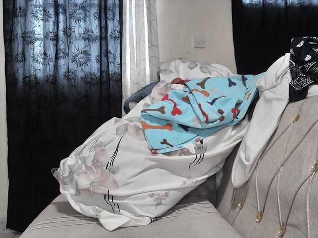Sexyshanty live cam on BongaCams