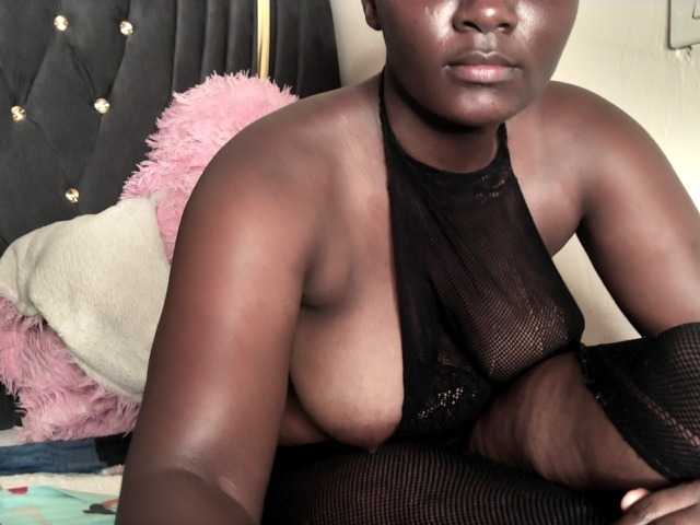 Sexyshanty live cam on BongaCams