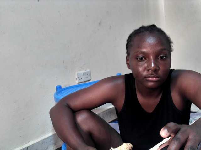Sexyshanty live cam on BongaCams