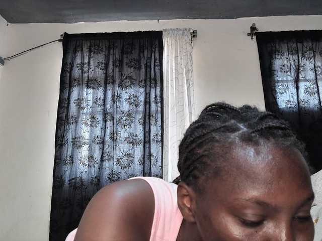 Sexyshanty live cam on BongaCams