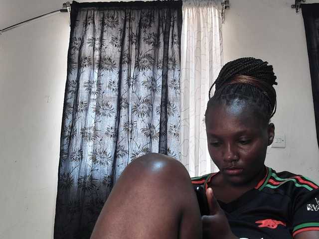 Sexyshanty live cam on BongaCams