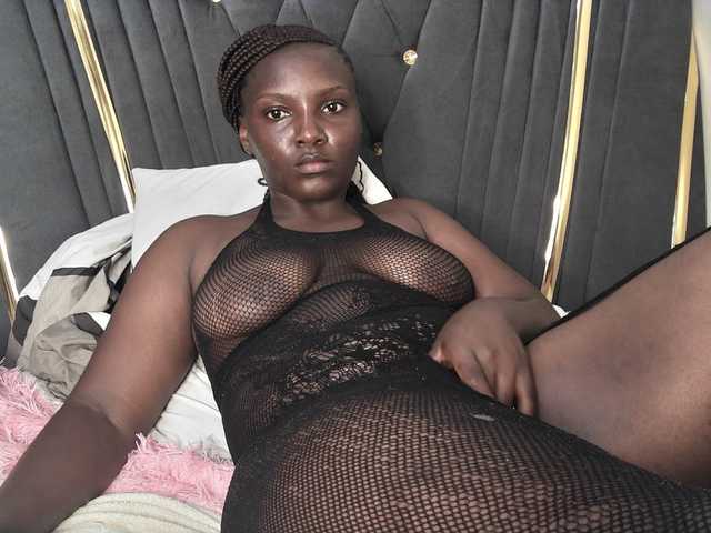 Sexyshanty live cam on BongaCams