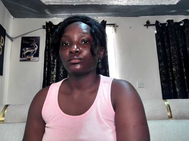 Sexyshanty live cam on BongaCams