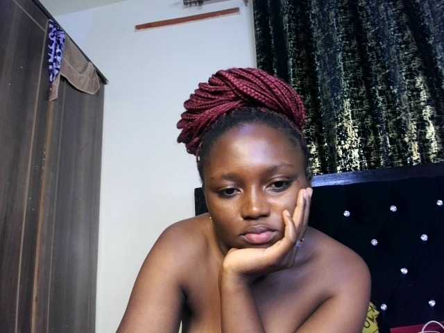 Sexyshanty live cam on BongaCams