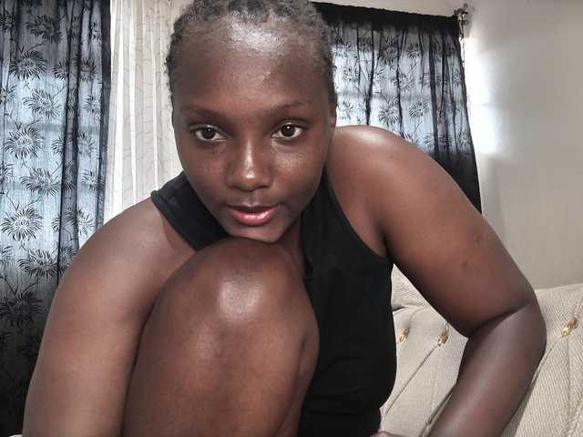 Sexyshanty live cam on BongaCams
