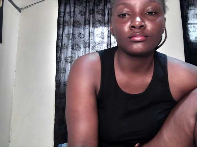 Sexyshanty live cam on BongaCams