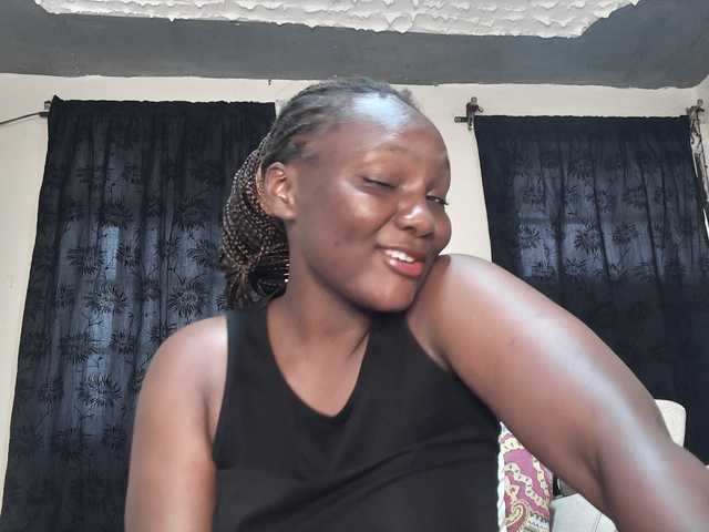 Sexyshanty live cam on BongaCams