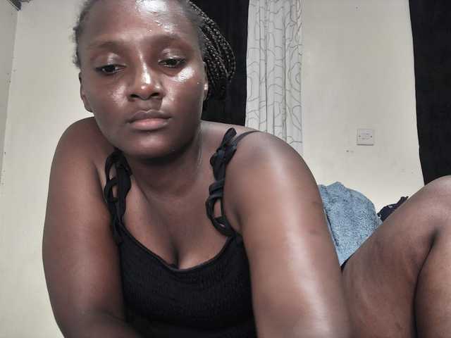 Sexyshanty live cam on BongaCams