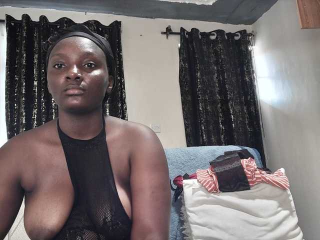 Sexyshanty live cam on BongaCams