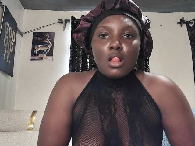 Sexyshanty live cam on BongaCams