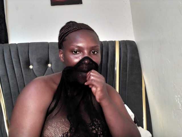 Sexyshanty live cam on BongaCams