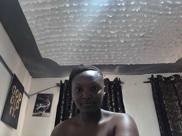 Sexyshanty live cam on BongaCams