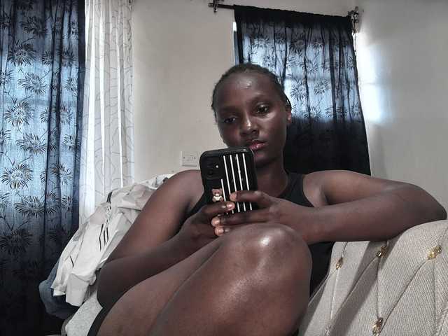 Sexyshanty live cam on BongaCams