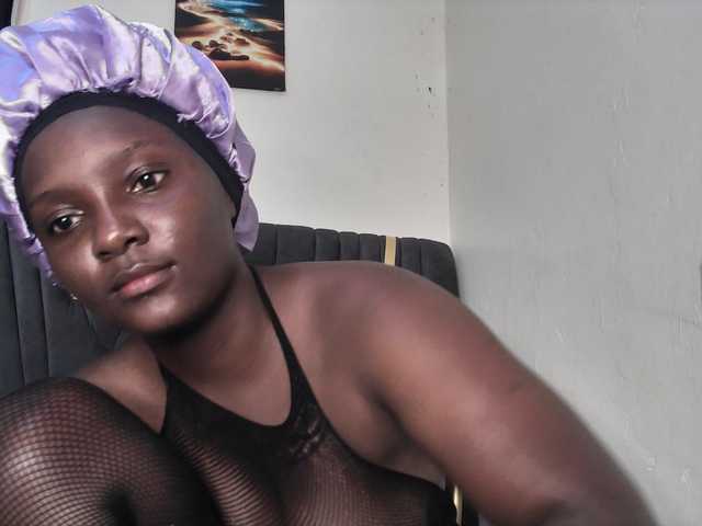 Sexyshanty live cam on BongaCams