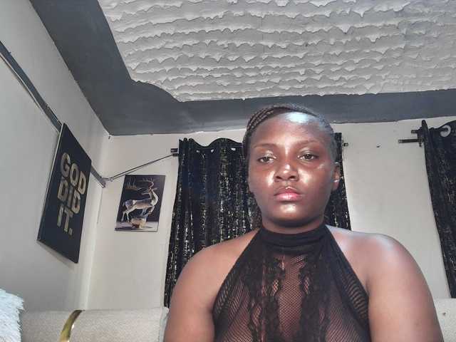 Sexyshanty live cam on BongaCams