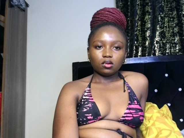 Sexyshanty live cam on BongaCams