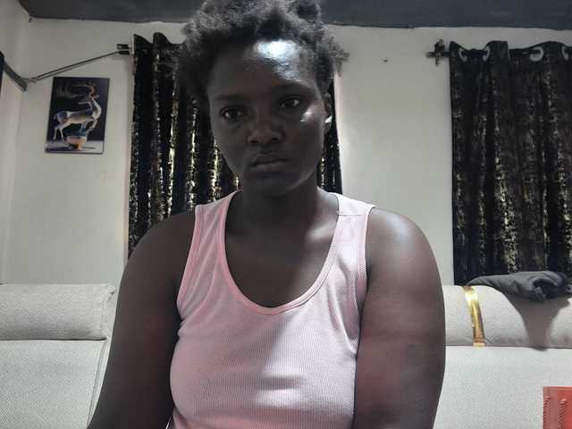 Sexyshanty live cam on BongaCams