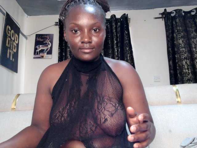 Sexyshanty live cam on BongaCams