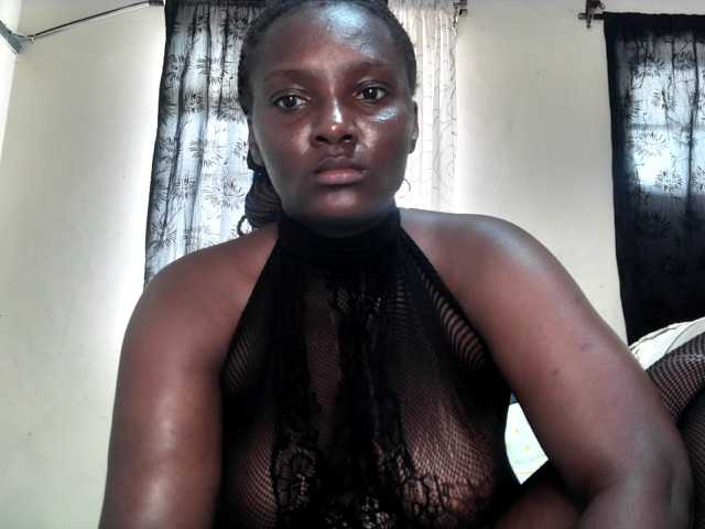 Sexyshanty live cam on BongaCams