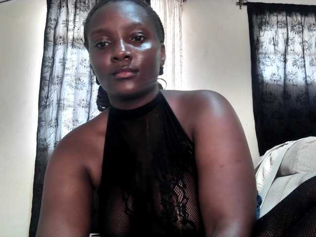 Sexyshanty live cam on BongaCams