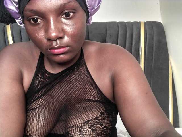Sexyshanty live cam on BongaCams