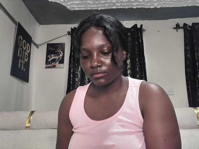 Sexyshanty live cam on BongaCams