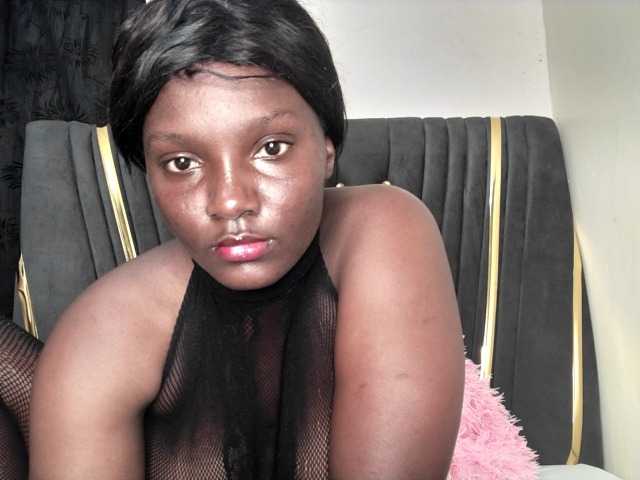 Sexyshanty live cam on BongaCams