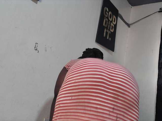 Sexyshanty live cam on BongaCams