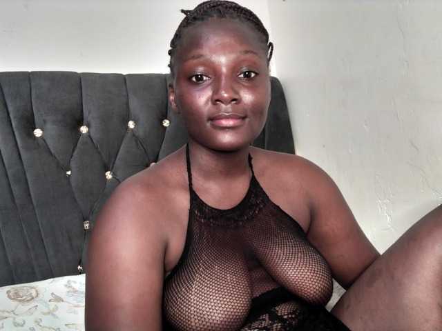 Sexyshanty live cam on BongaCams
