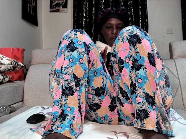 Sexyshanty live cam on BongaCams